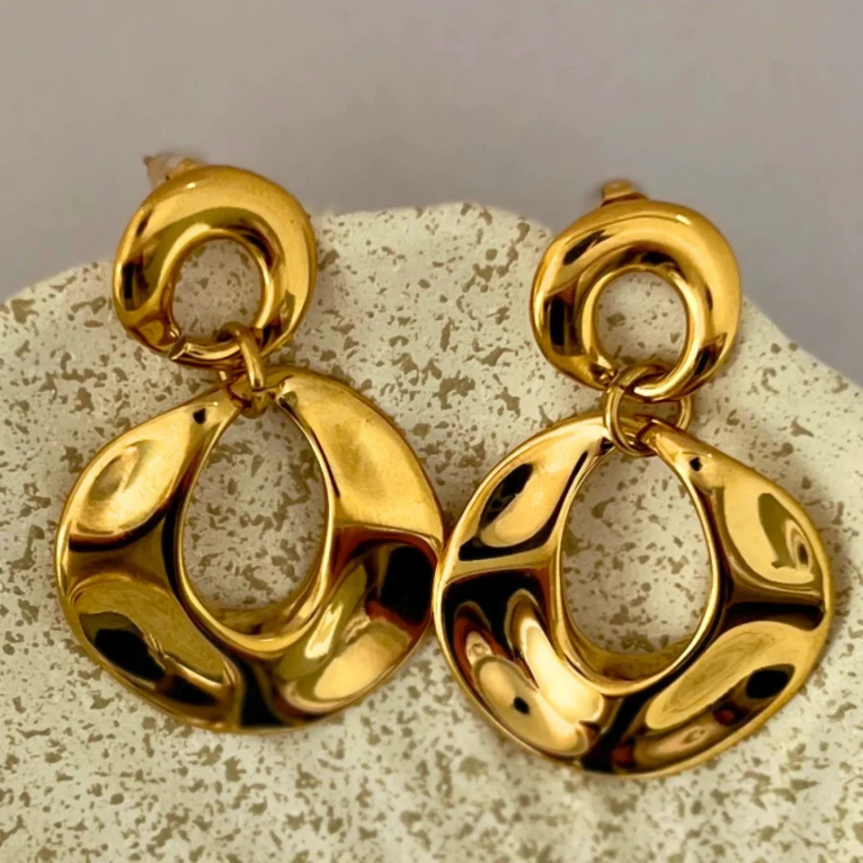 עגילי סטייטמנט